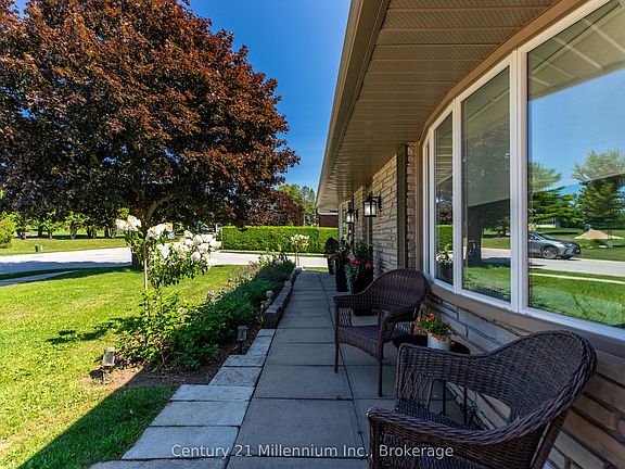 4th image of 38 Grayview Dr