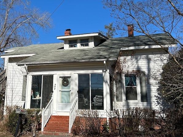 508 Wesley St, Ashland, VA 23005