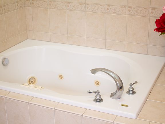 4th image of 14004 Lemoli Ave Unit E