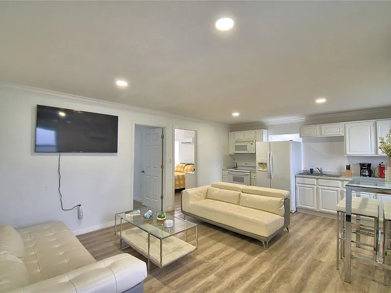 2405 Roslyn Ln #C — Photo 6