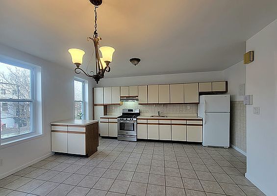 1st image of 523A 18th St #2