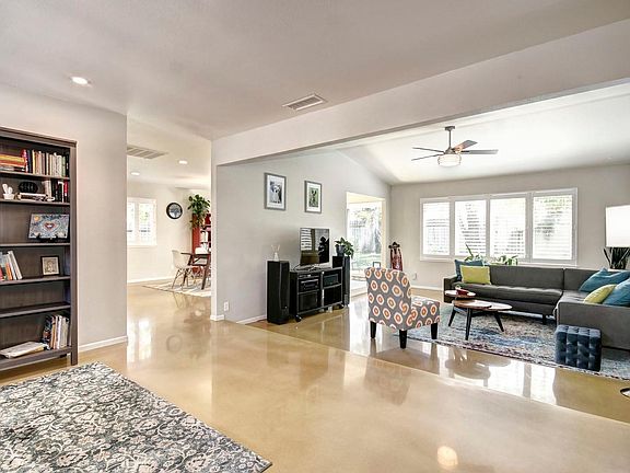 4th image of 19 Shady River Cir