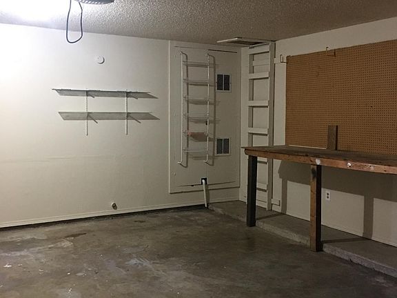 5th image of 905 NW Cheryl Cir