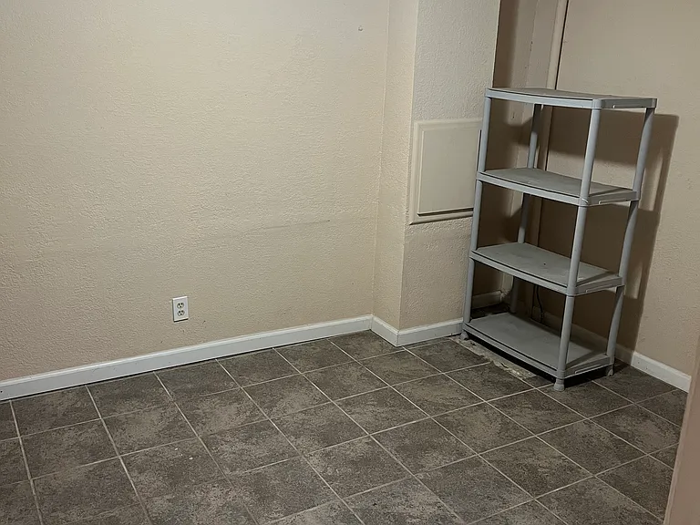 5253 N Spruce Ave — Photo 11