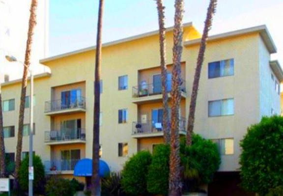 2nd image of 144 S Doheny Dr #1516