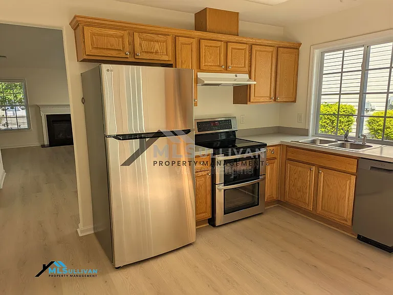 1327 Fairmont St — Photo 4