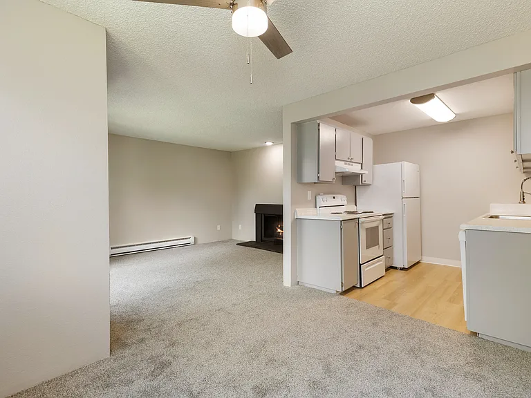 Hillcrest Estates — Photo 37