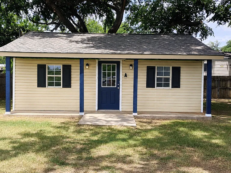 1452 Rogers Rd — Photo 1