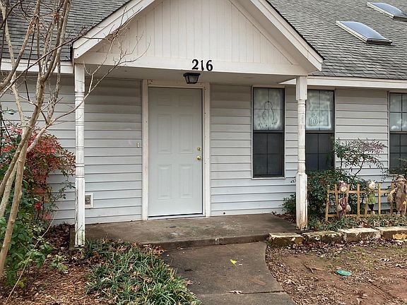 2nd image of 216 Mockingbird Ln