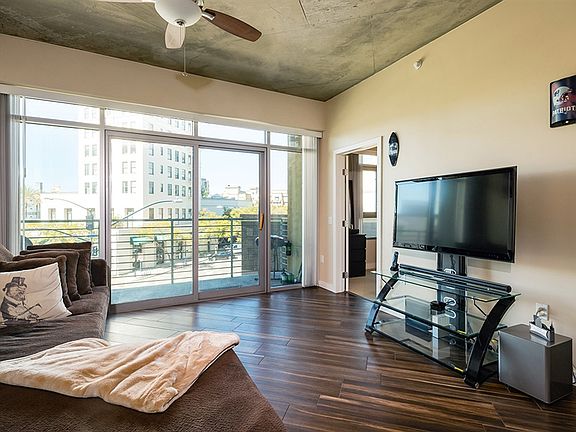 4th image of 801 Ash Street #301