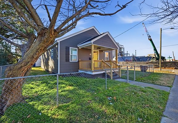 3rd image of 2711 Orcutt Ave