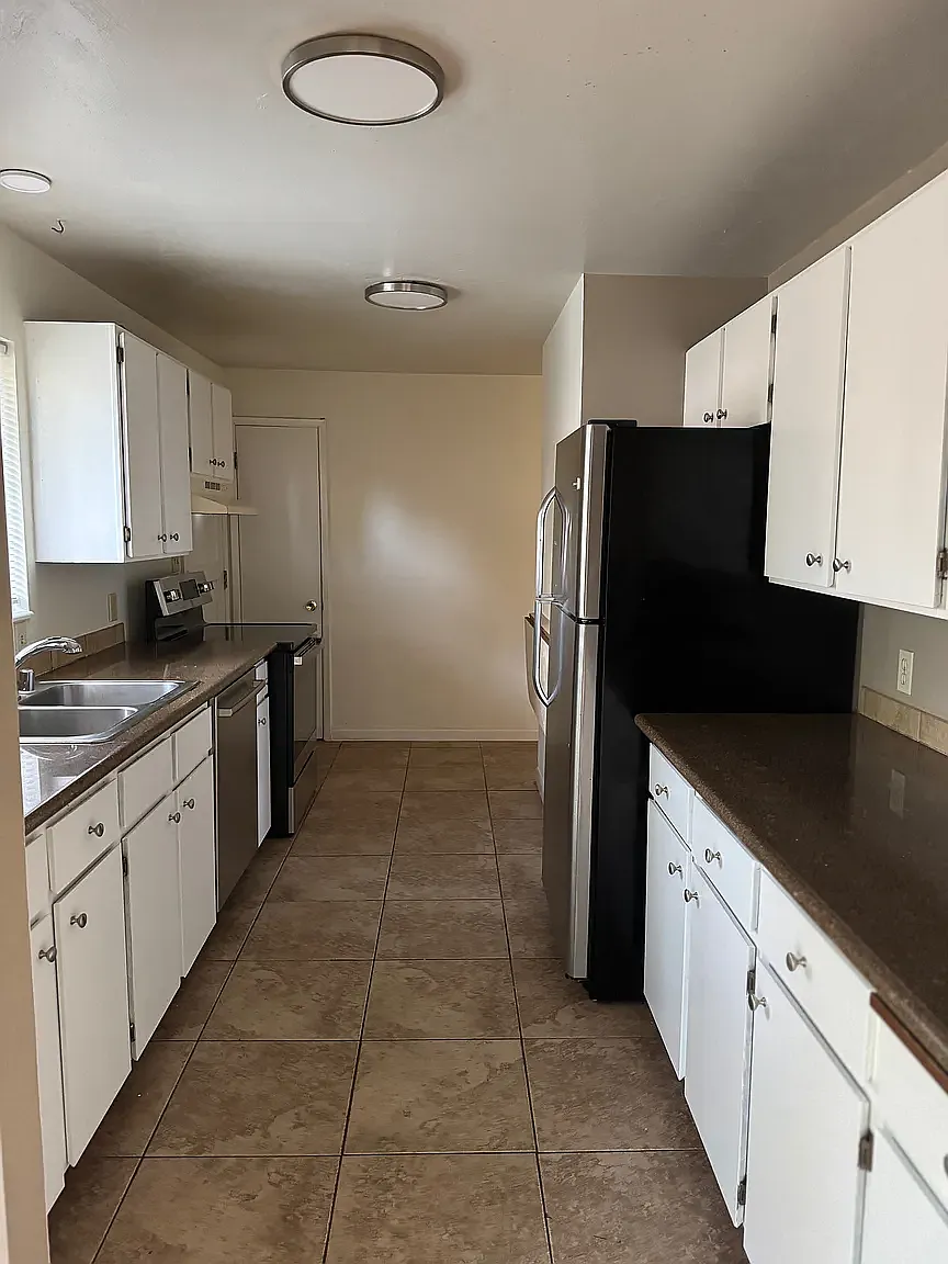 3 bed, 1440 sqft, $3,000 — Photo 3