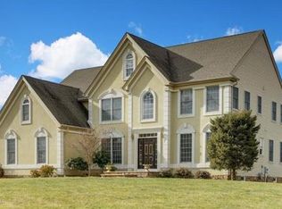 1 Erin Ct, Kendall Park, NJ 08824