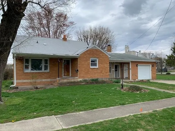 304 W Elm St, Teutopolis, IL 62467