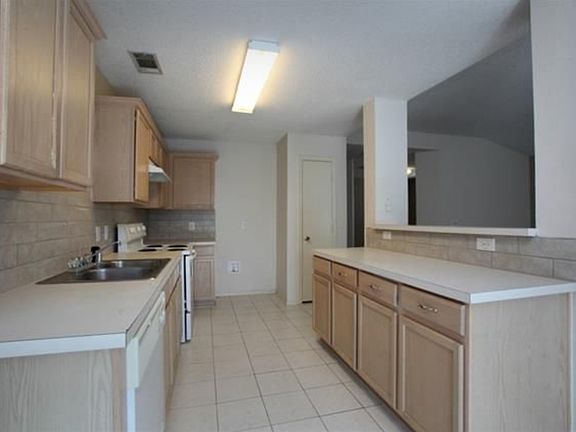 4th image of 2412 Eagle Mountain Dr