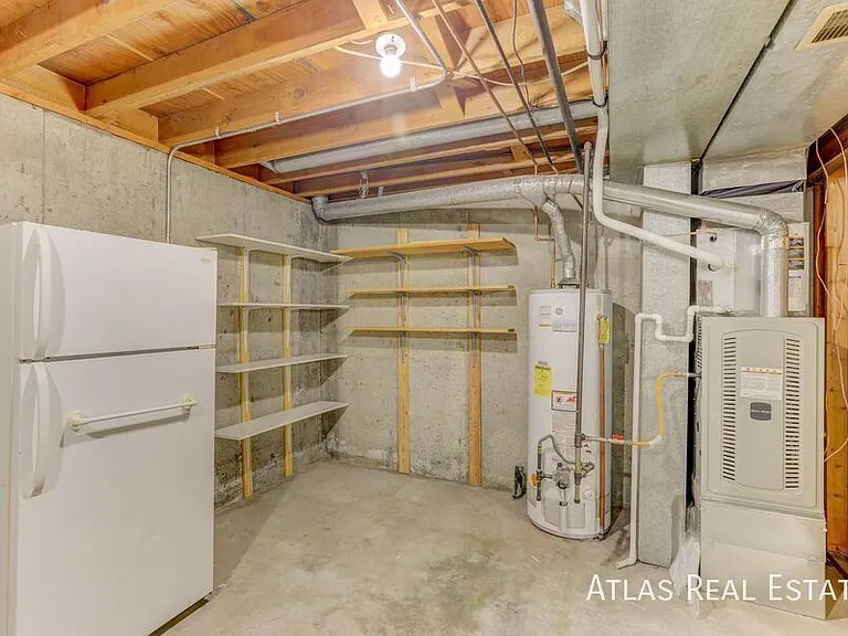 2565 Iris St — Photo 28