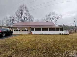 262 Blackberry Ln, Bakersville, NC 28705