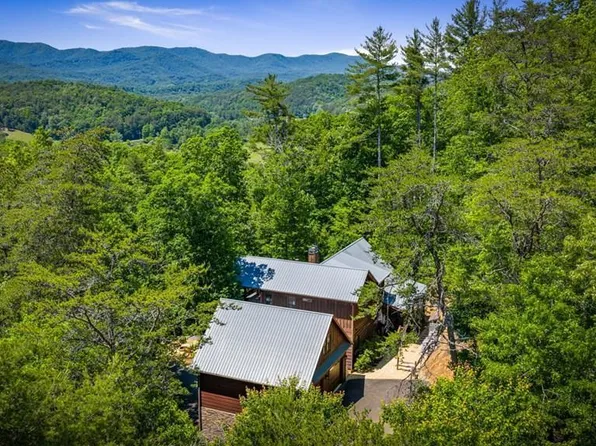 279 River Escape Dr, Ellijay, GA 30540