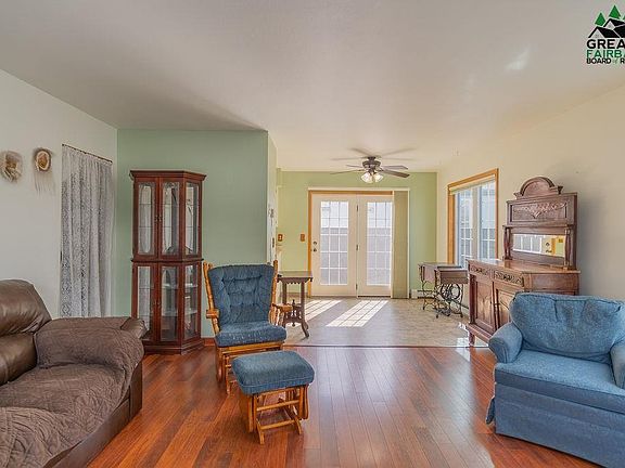 3rd image of 1589 Gillam Way