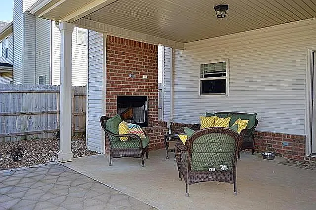 1033 Henry Place Blvd — Photo 7