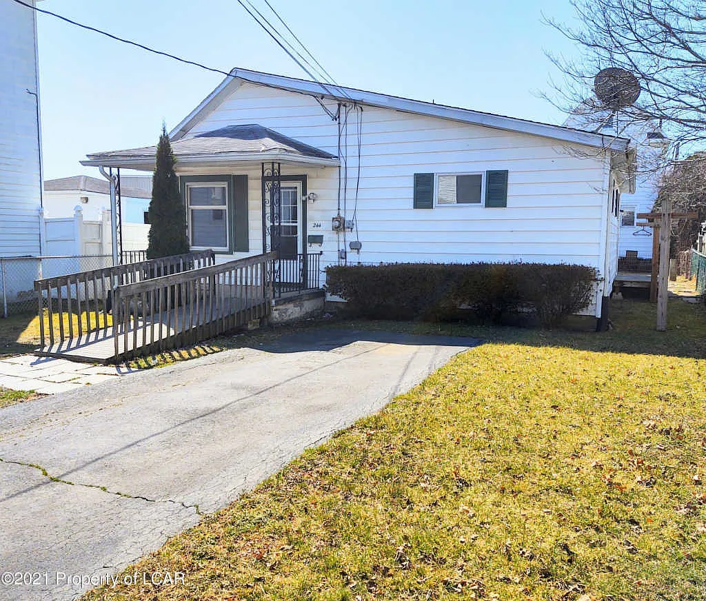 244 Richard St photo 1