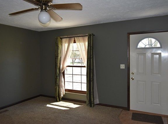 4th image of 208 E Lincoln St