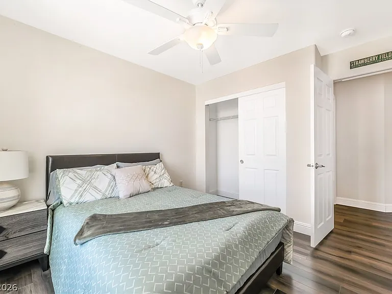 6877 Philharmonic Ave — Photo 18