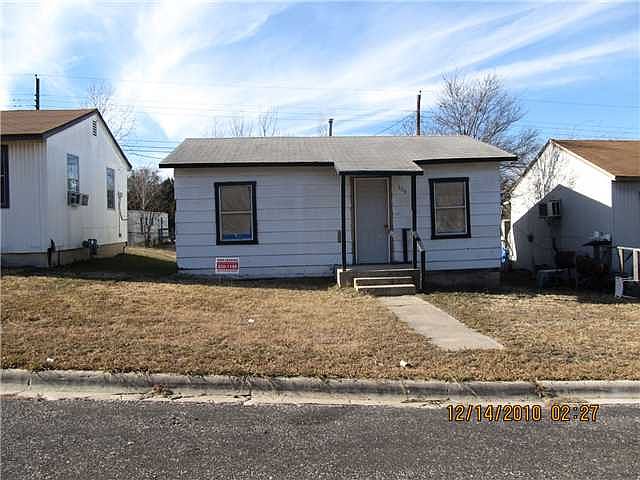 1st image of 300 Lynn Dr