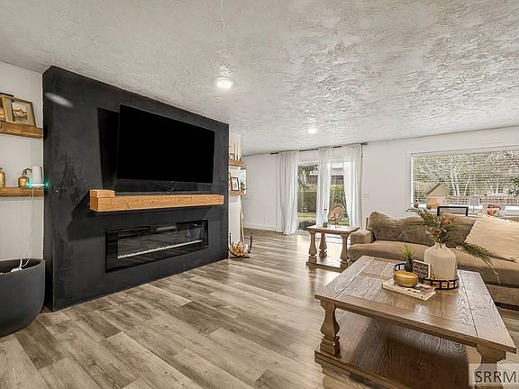 4th image of 218 S Teton Ave