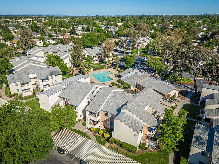 Carmel Pointe — Photo 28