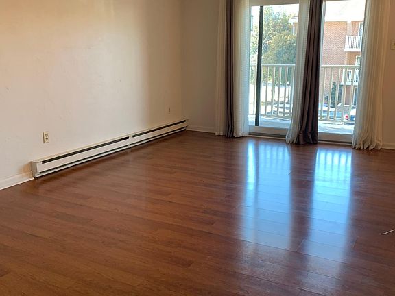 3rd image of 400 Campbell Cir #G-4