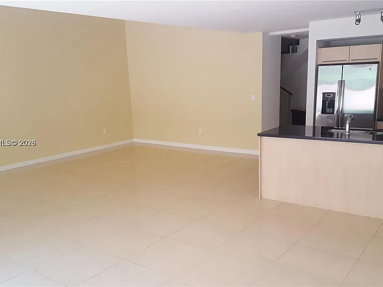 1111 SW 1st Ave #Townhouse 16 — Photo 3