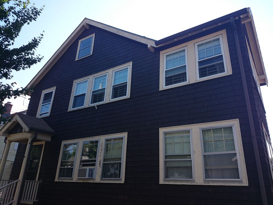2nd image of 26 Willoughby St