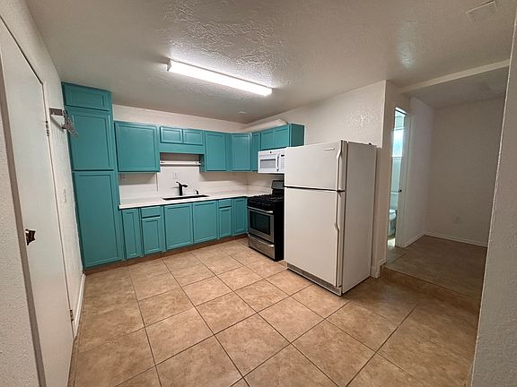 Kitchen & 
Door to Basement storage room