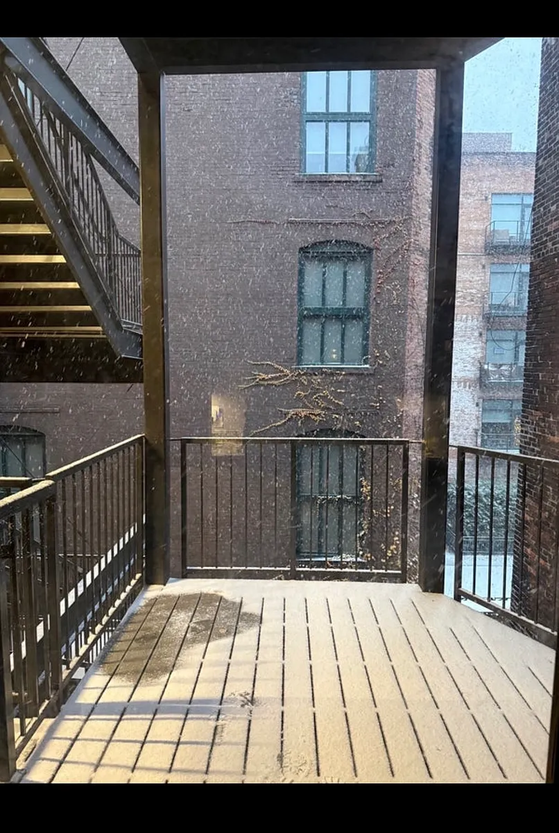 Building Photo - 1275 W 9th St #303