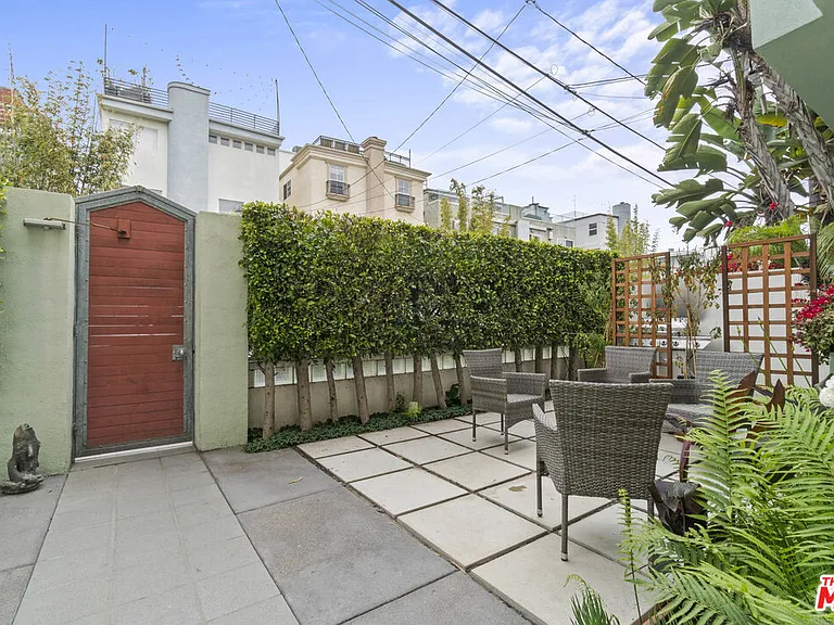 123 Galleon St #B — Photo 2