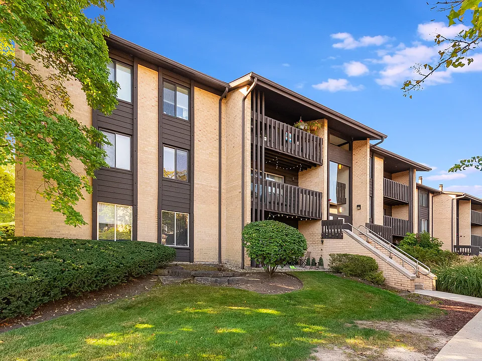 6165 Knoll Wood Rd #302