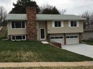 6236 S 74th St, Ralston, NE 68127