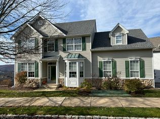 152 Winding Hill Dr, Hackettstown, NJ 07840