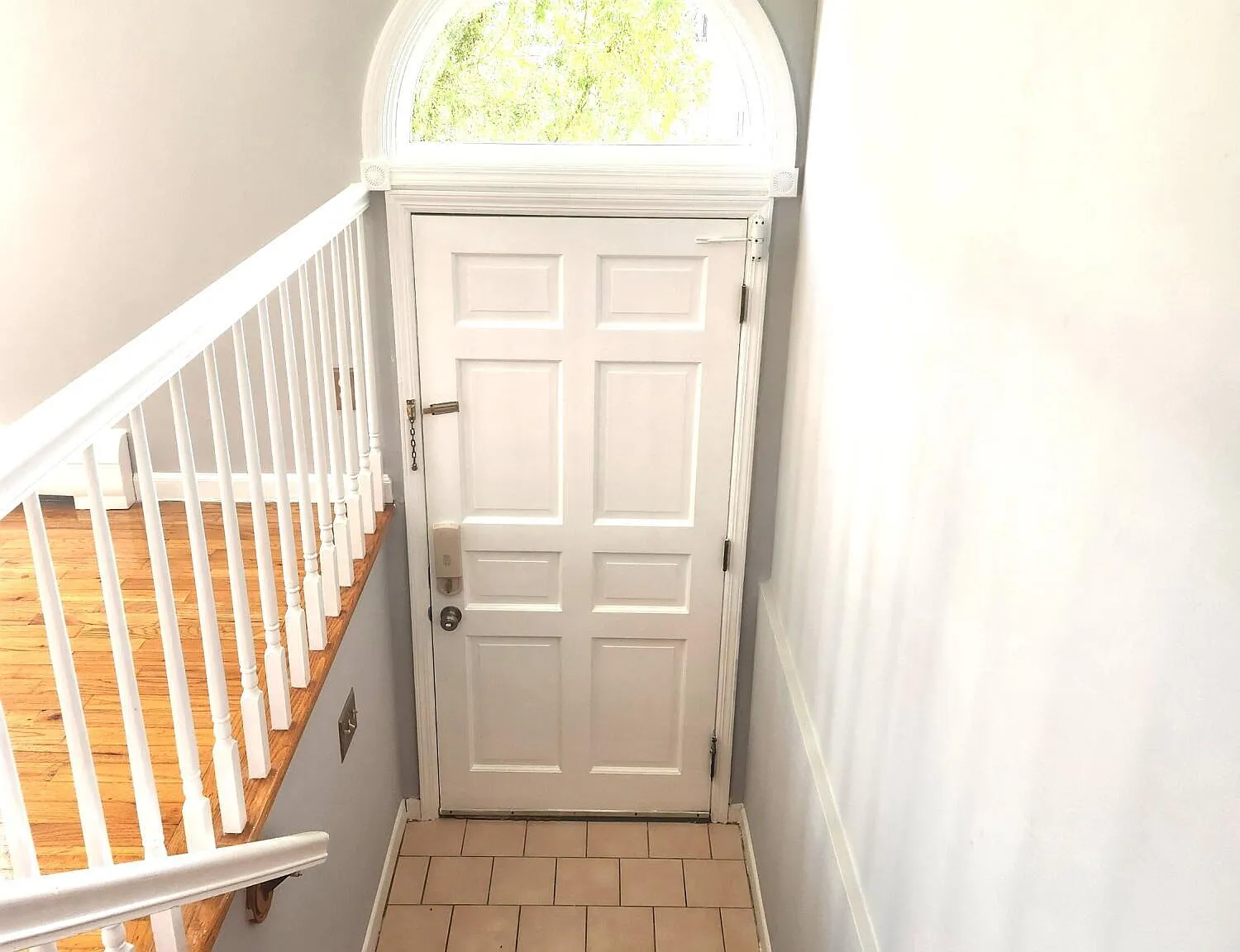 3 bed, 3.5 bath, 2049 sqft, $4,100 — Photo 2