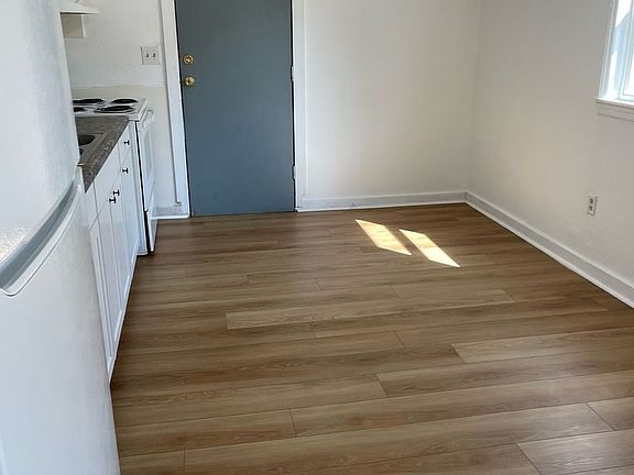 4th image of 370 Chatelaine Ave #370B
