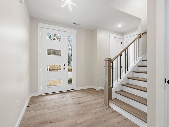 4th image of 120 Morrow St