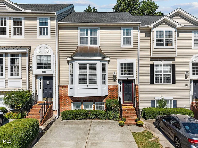 6825 Middleboro Dr — Photo 1