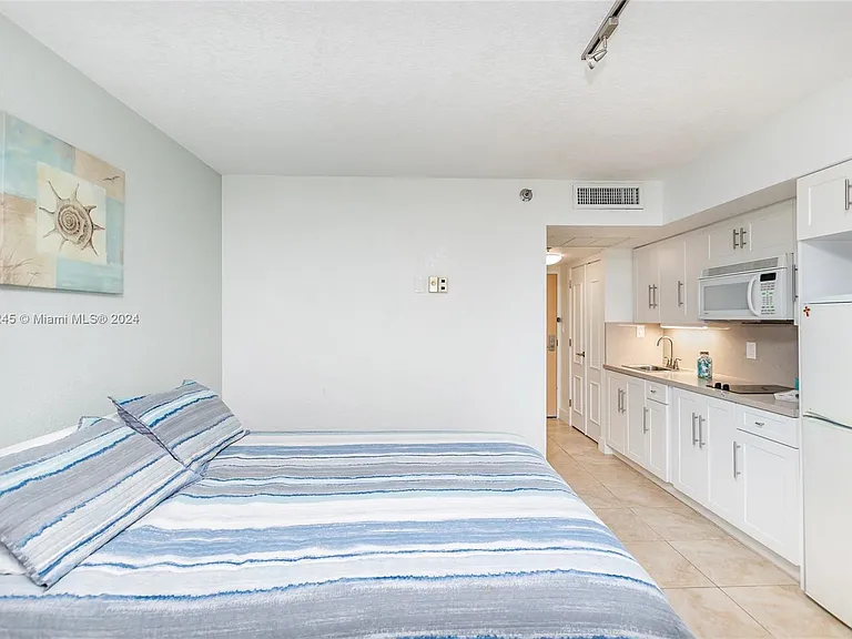 19201 Collins Ave #318 — Photo 16
