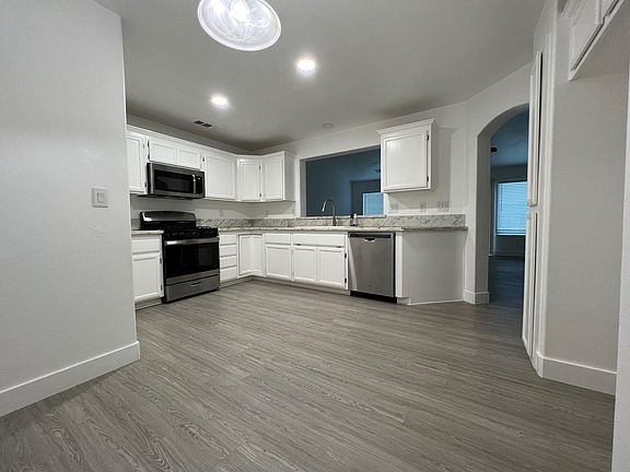 4th image of 5518 W Sunnyside Ct