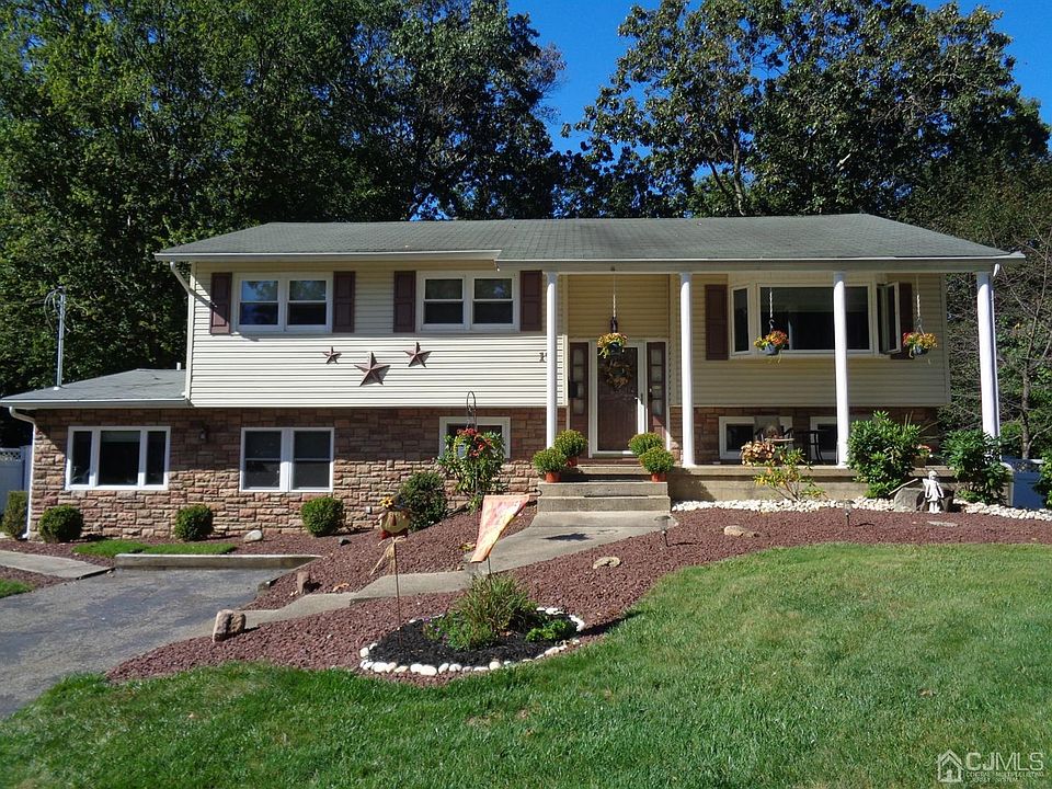 1st image of 19 Annapolis Dr
