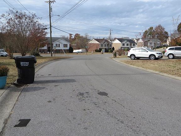 4th image of 1290 Carnation Ct