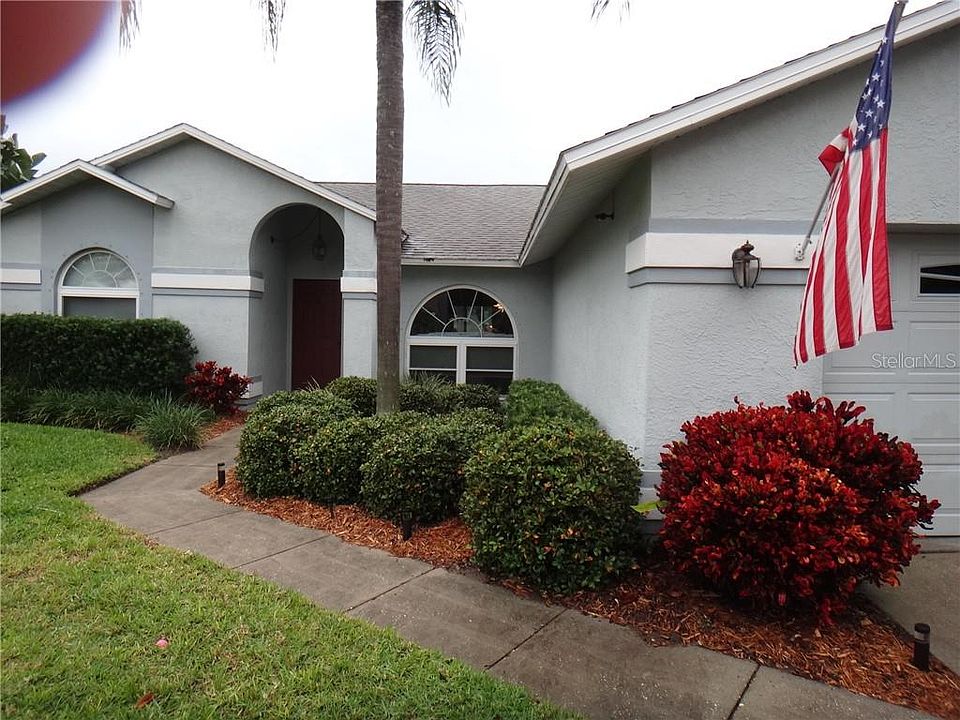 1st image of 335 Hammock Dr