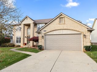 1848 Twin Sun Cir, Commerce Township, MI
