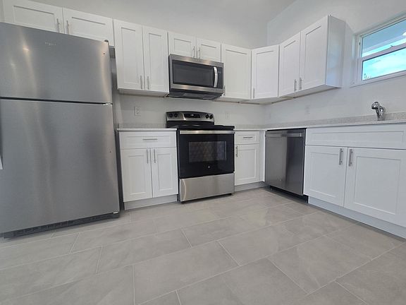 5th image of 485 Tweed Ct